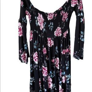 Torrid Blk Floral Gathered Dress Shirred Bodice Shirred/Bell Sleeves size 00 M/L